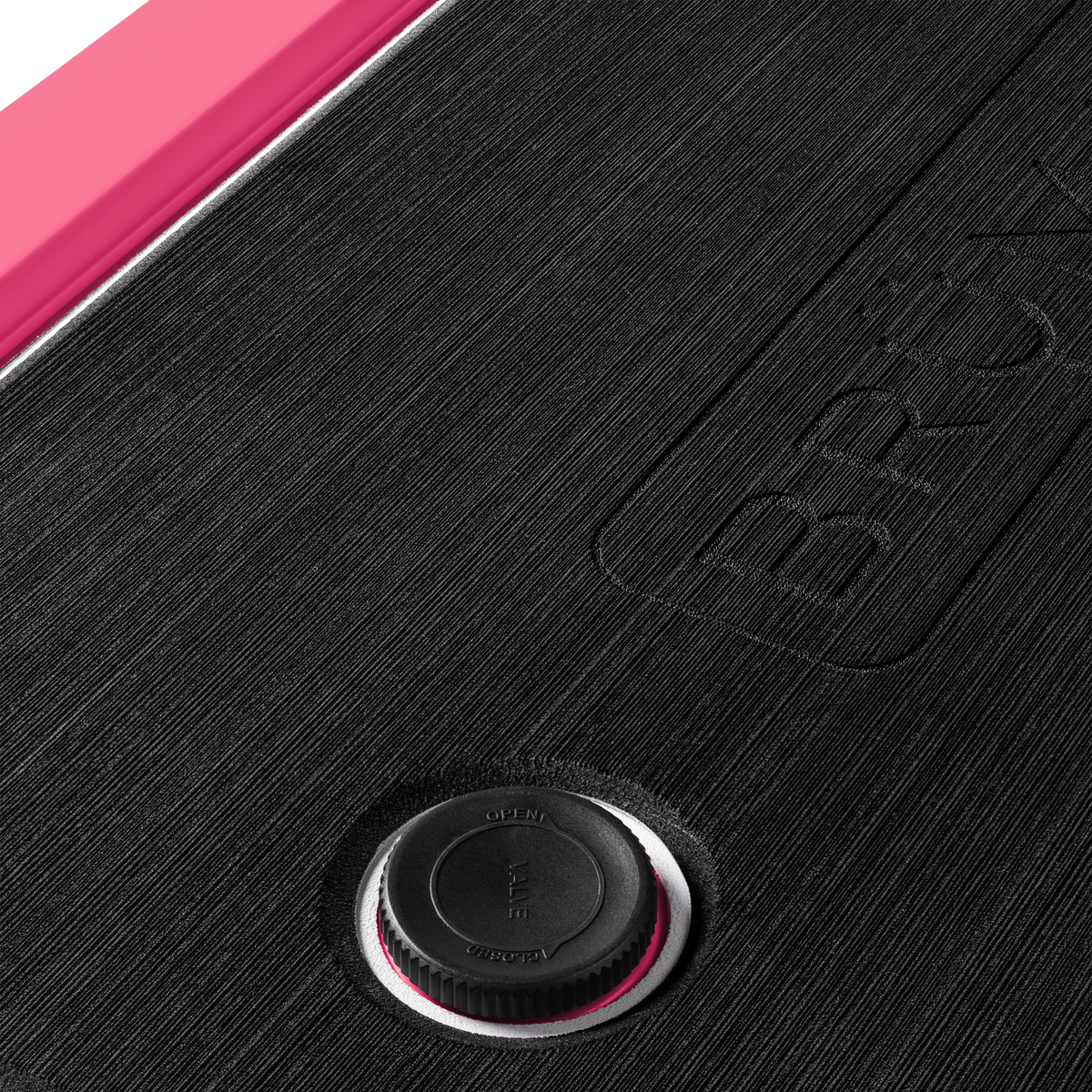 brutank-u0 brutank-55qt-neonpink-vent.png